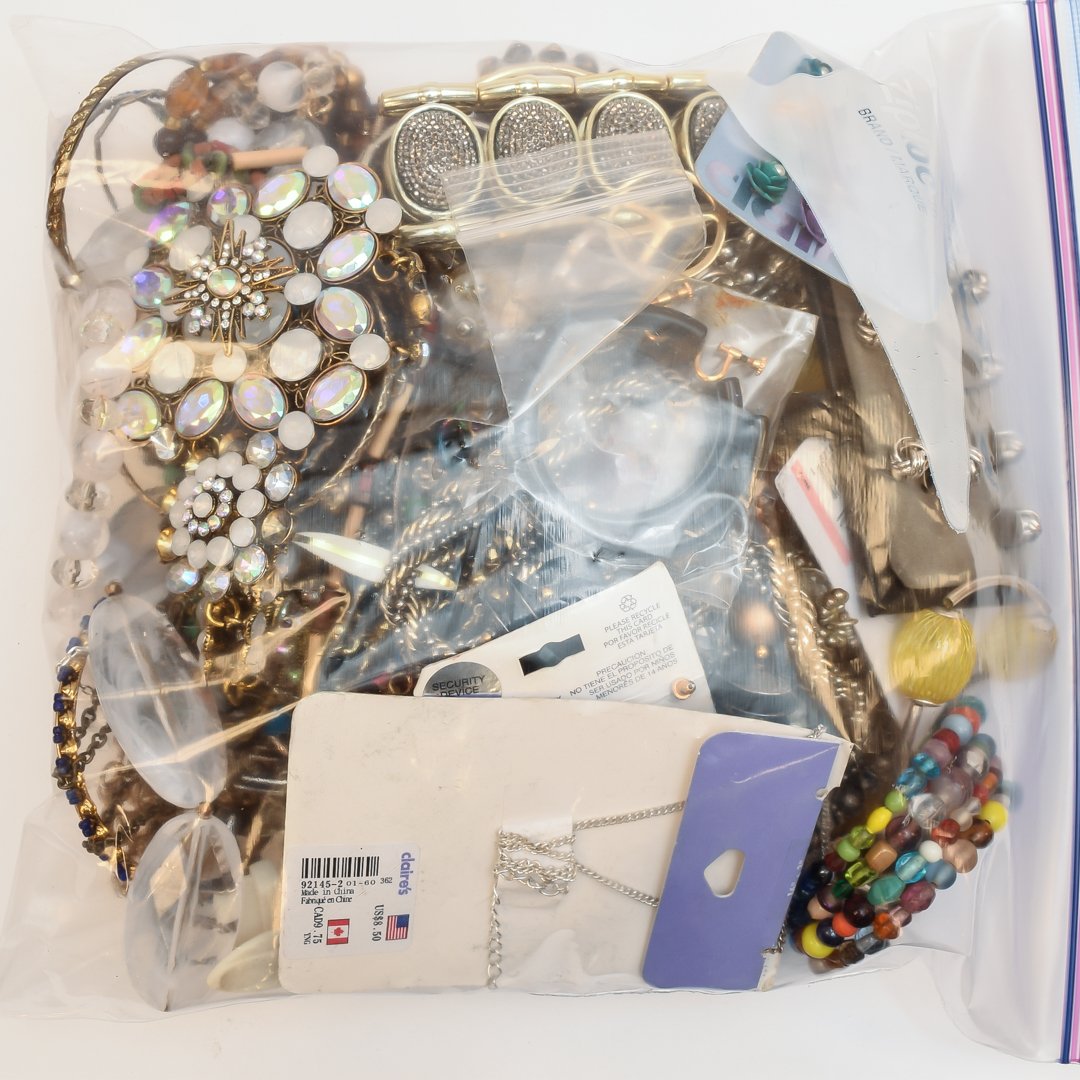 Vintage Costume Jewelry Lot Grab Bag 4.1 Pounds (1 of 6)