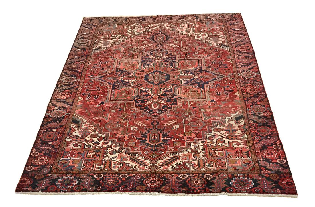Persian antique serapi d108 style rug wool pile: Magnificent Wool Persian Hand knotted antique d108 serapi style hand Knotted in Iran rug. Size 8'5"x10'8" Period aproximately 1940's, very good condition (see photos) .