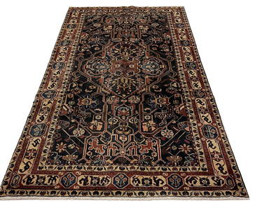 persian vintage Serapi m4-29 style rug wool pile: Magnificent Wool Persian Hand knotted vintage Serapi M4-29 style hand Knotted in Iran rug. Size 5'3"x10'3" very good condition (see photos) .