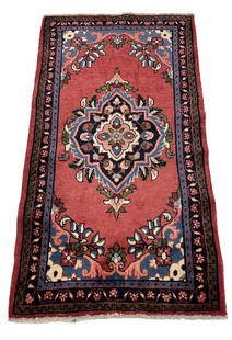 Persian mashad 3909 style rug wool pile vintage hand: Magnificent Wool Persian Hand knotted mashad 3909 style hand Knotted in Iran rug. Size 2'7"x4'6" Period aproximately 1960's, very good condition (see photos) .