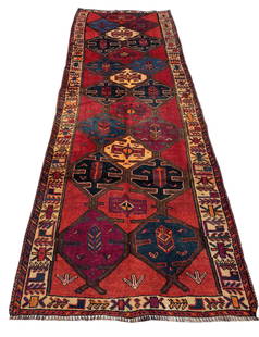 Persian shiraz 1080 style rug wool pile vintage hand: Magnificent Wool Persian Hand knotted shiraz 1080 style hand Knotted in Iran rug. Size 4'2"x12' Period aproximately 1960's, very good condition (see photos) .