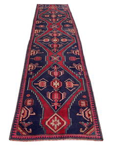 serapi 4489 rug wool pile vintage hand knotted: Magnificent Wool Persian Hand knotted serapi 4489 vintage style hand Knotted in Iran rug. Size 3'3"x11'9" Period aproximately 1960's, very good condition (see photos) .