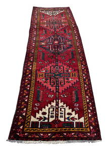 Persian heriz 4488 style rug wool pile vintage hand: Magnificent Wool Persian Hand knotted heriz 4488 style hand Knotted in Iran rug. Size 3'2"x10' Period aproximately 1960's, very good condition (see photos) .