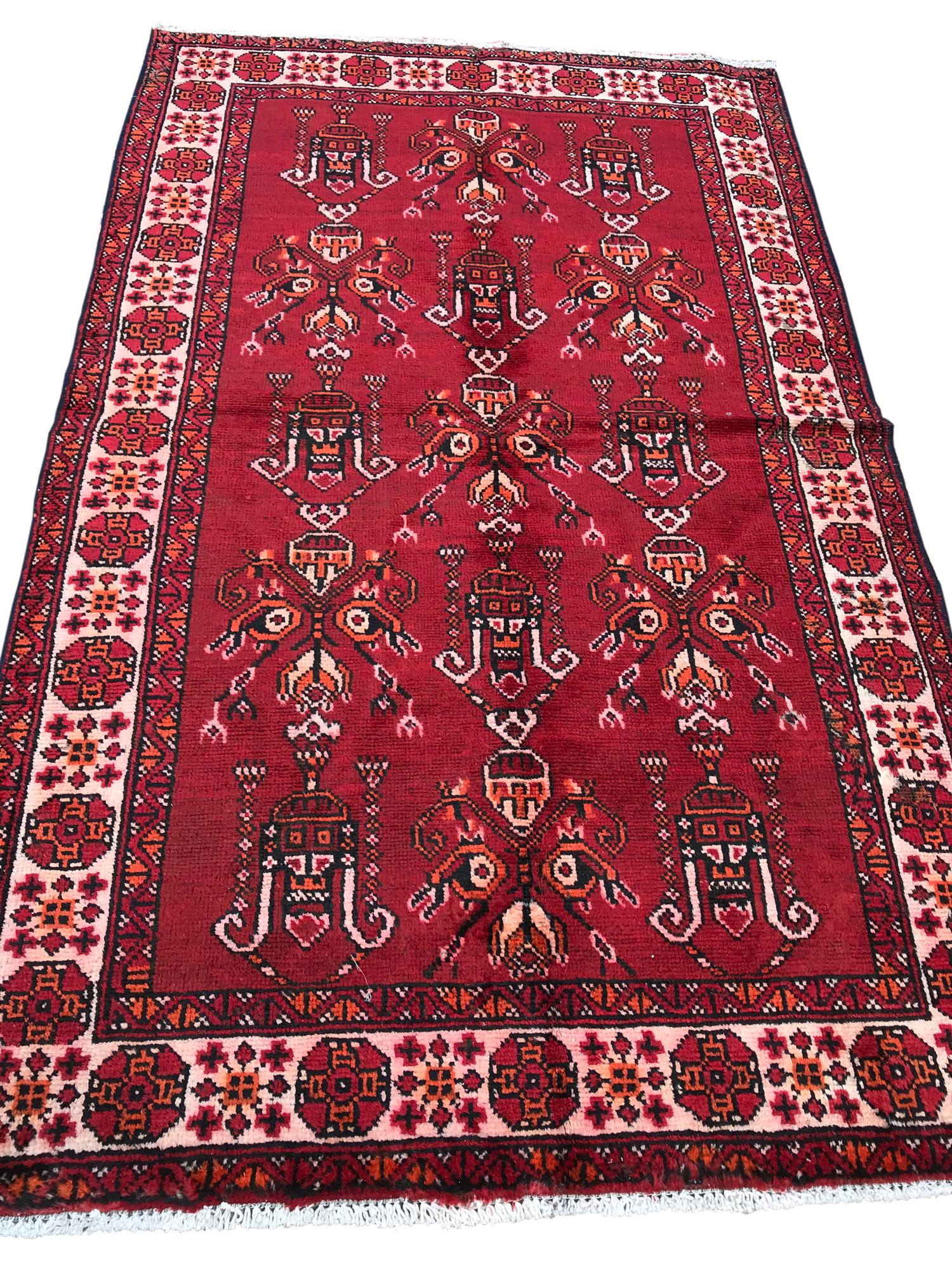 Persian Kashkuli 150 rug wool pile vintage hand knotted in Iran: Magnificent Wool Persian Hand knothed Kashkuli 150 hand Knotted in Iran rug. Size 4'1"x6'8" Period aproximately 1960's, very good condition (see photo