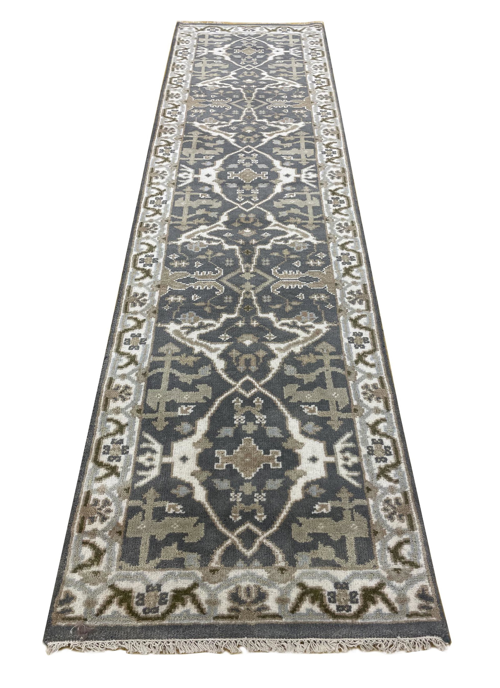 Oushak M236 style rug wool pile vintage hand knotted: Magnificent Wool Turkey style Hand knotted Oushak M236 tyle hand Knotted rug. Size 2'7"x9'9" Perfect condition (see photos
