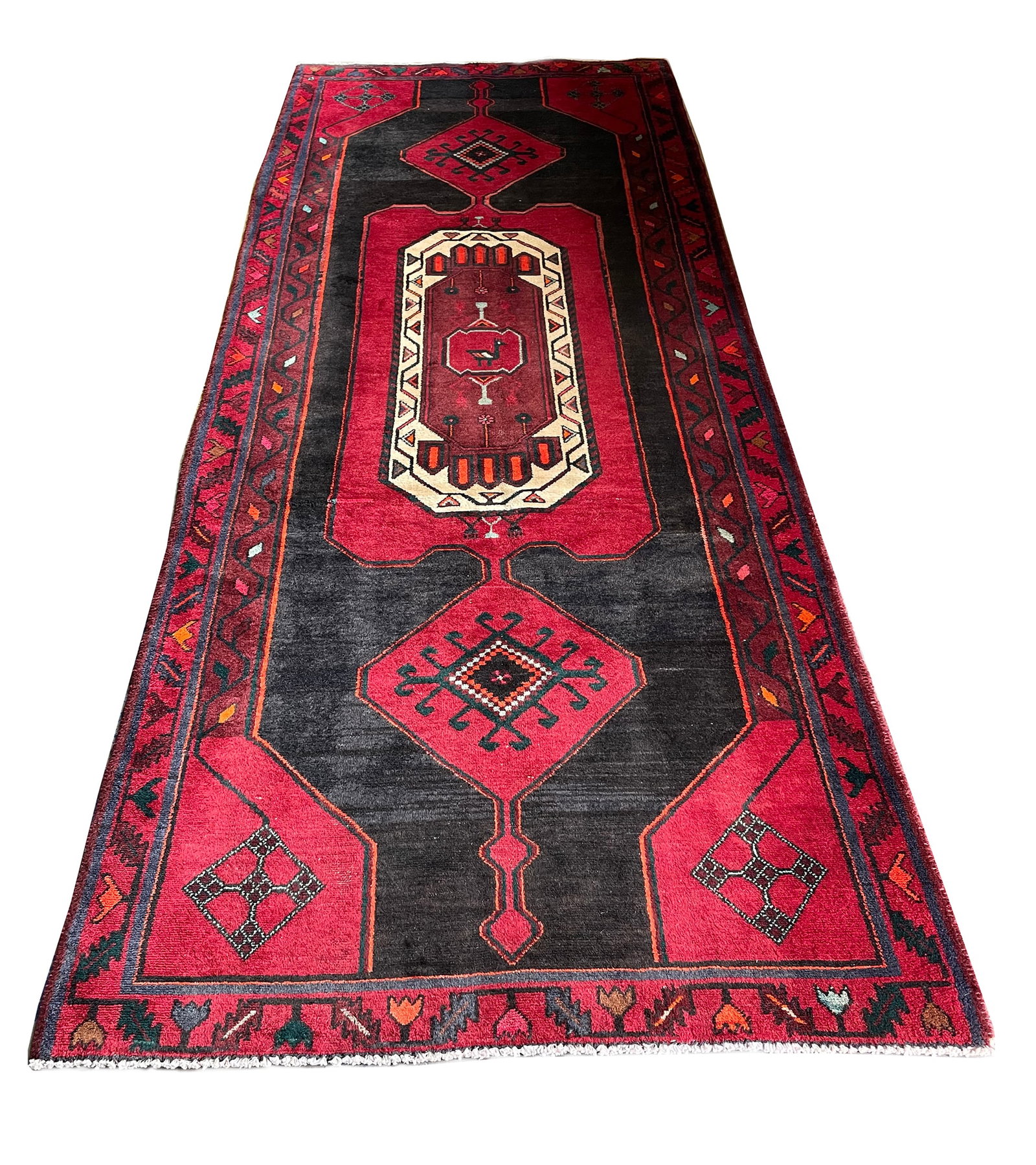 Serapi 86 rug wool pile vintage hand knotted in Iran rug: Magnificent Wool Persian Hand knotted Serapi 86 persian rugs quality in very good condition vintage hand Knotted in Iran rug. Size 4'5"x11'2" Period aproximately 1960's, very good condition (see photo
