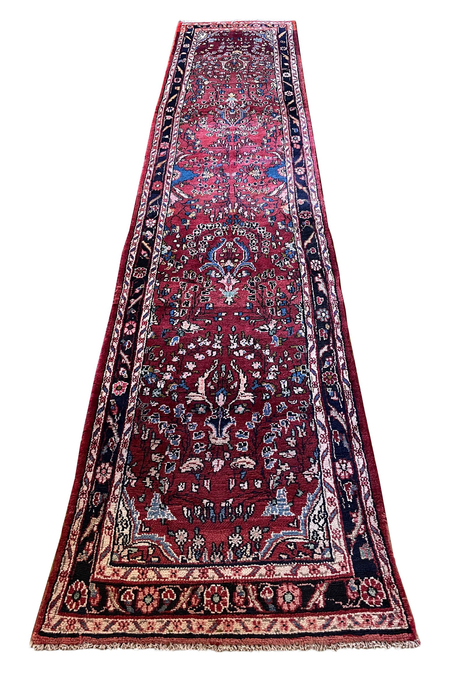 Persian Saruq 264 rug wool pile vintage hand knotted in Iran: No Reserve Magnificent Wool Persian Hand knothed vintage Saruq 264 style hand Knotted in Iran rug. Size 3'x12'10" Period aproximately 1960's, very good condition (see photo