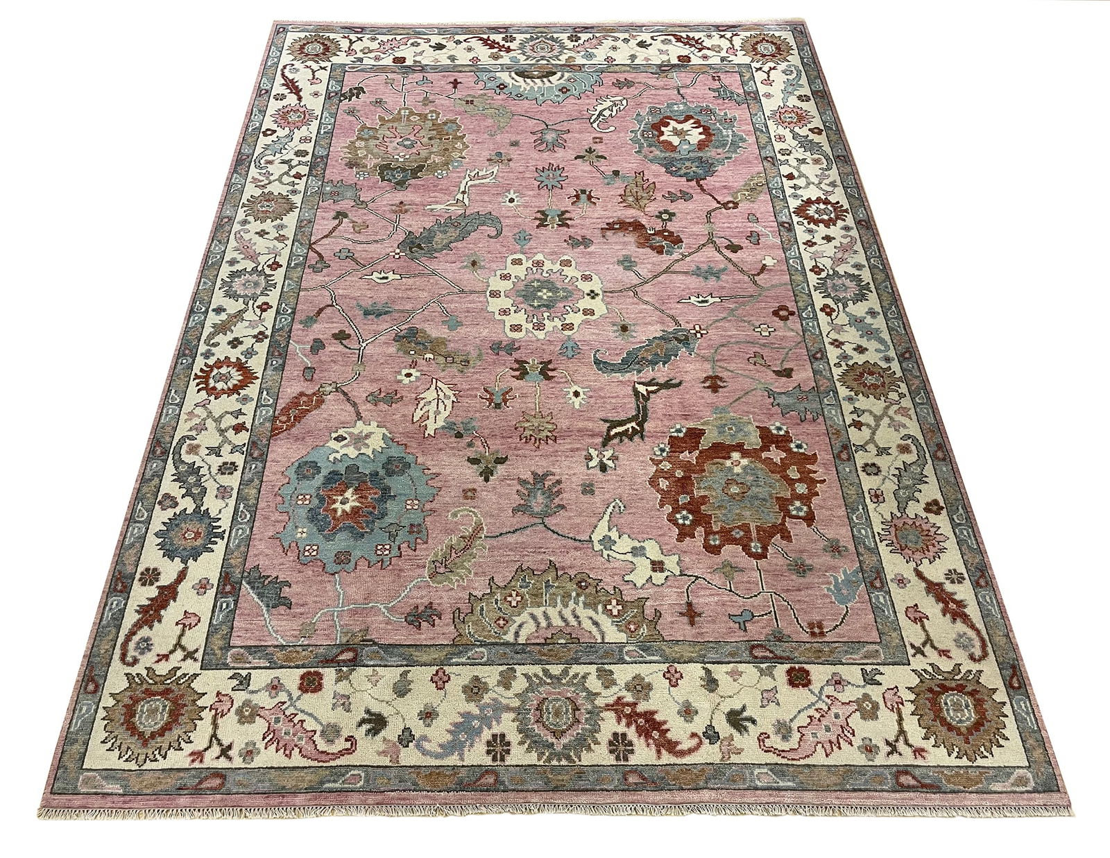 Persian Oushak D183 10' x 13'10" dusty rose soft mauve hand knotted: No Reserve Oushak d183 10'x13'10" . This rug has a refined, traditional look with a delicate palette of dusty rose/soft mauve. Accent colors include sage and moss green, soft teal and blue-green, ivor