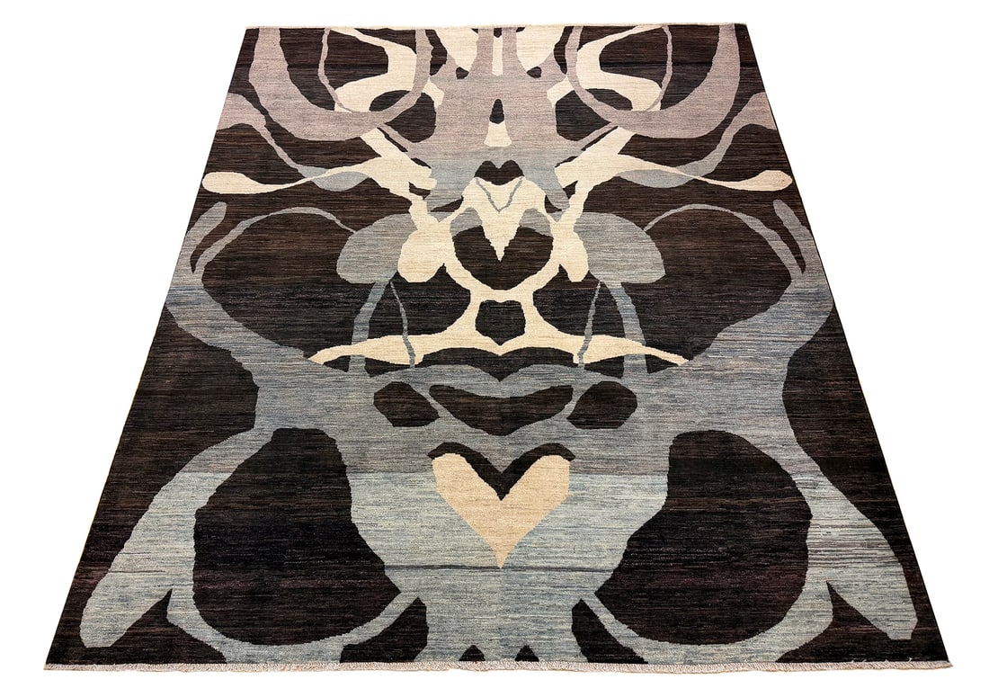 Contemporary D191 8' x 9'7" Modern Italian design hand knotted: No Reserve Contemporary D191, wool hand-knotted in perfect condition, retail value $15,000-$20,000 (See photos).This striking contemporary Italian style wool rug, 8' x 9'7" is a masterful example of m