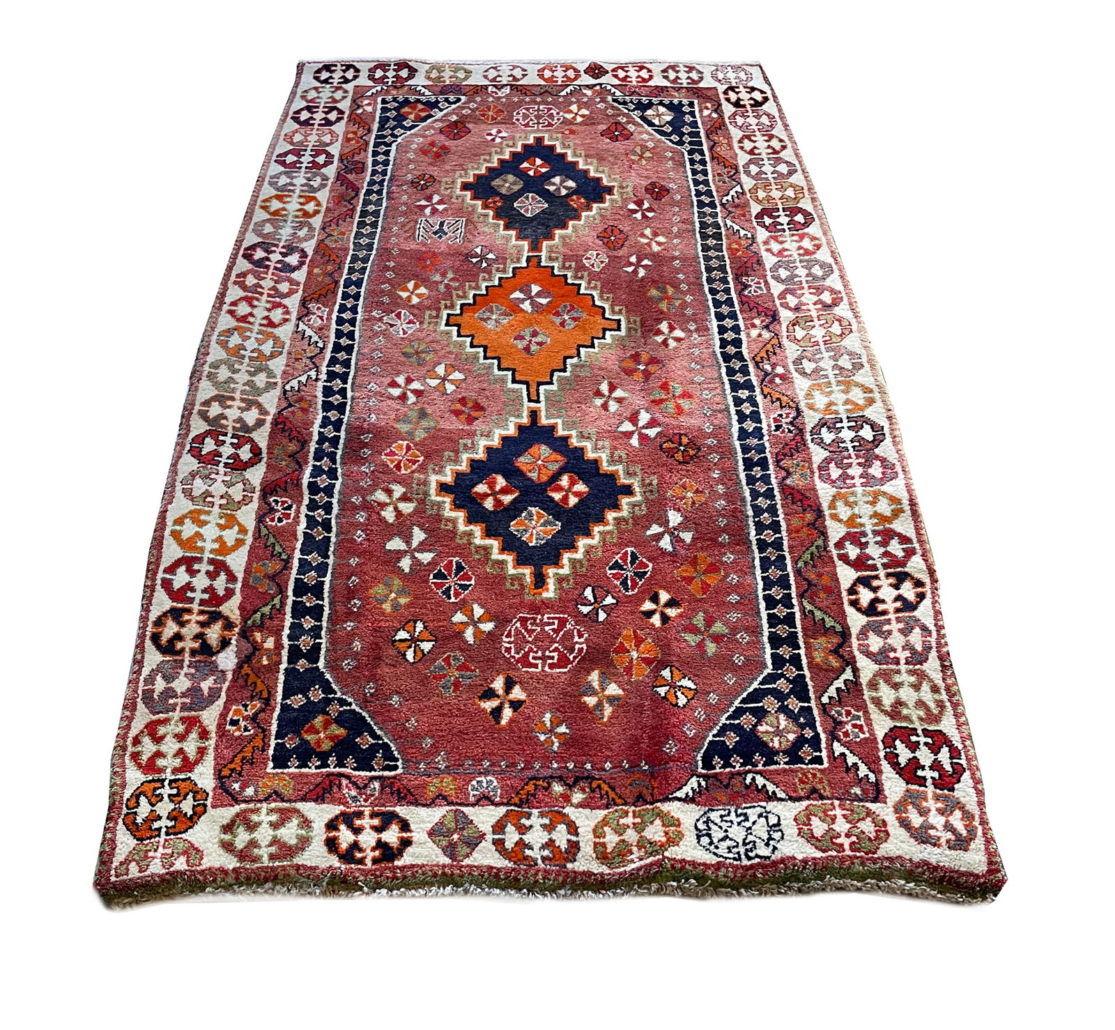 Persian Sherivan 872 4' x 6'8" vintage hand knotted in Iran: No Reserve Magnificent Wool Persian Sherivan 872 hand Knotted in Iran rug. Size 4'x 6'8", made in the 1960s, in very good condition (see photos).This striking Sherivan rug is a captivating example of