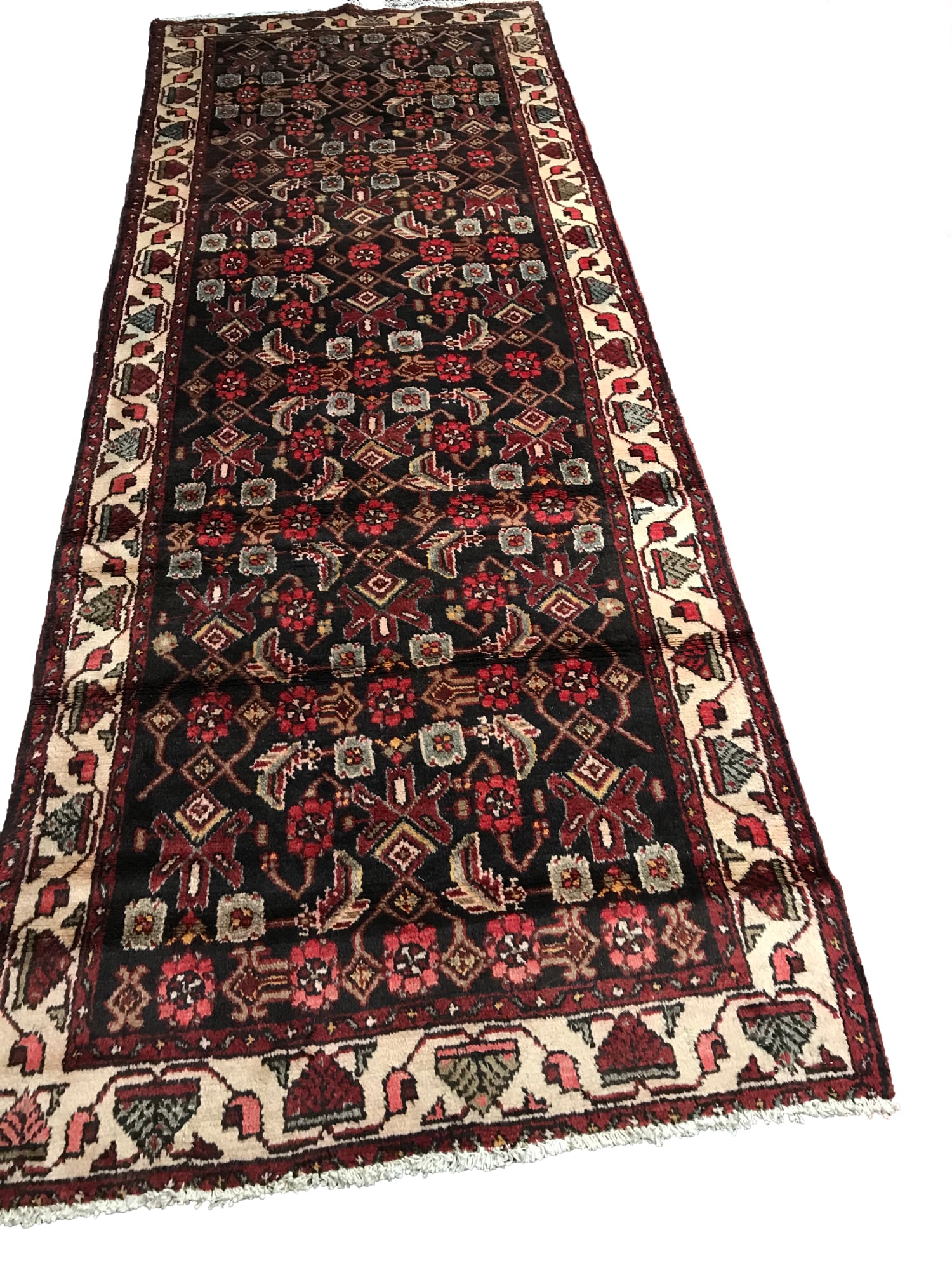 Persian Saruq MA 161 3'6" x 9'6" vintage wool rug hand- knotted in Iran: No Reserve Saruq MA161 vintage hand-knotted in Iran. Size 3'6"x 9'6" in very good condition (see photos).