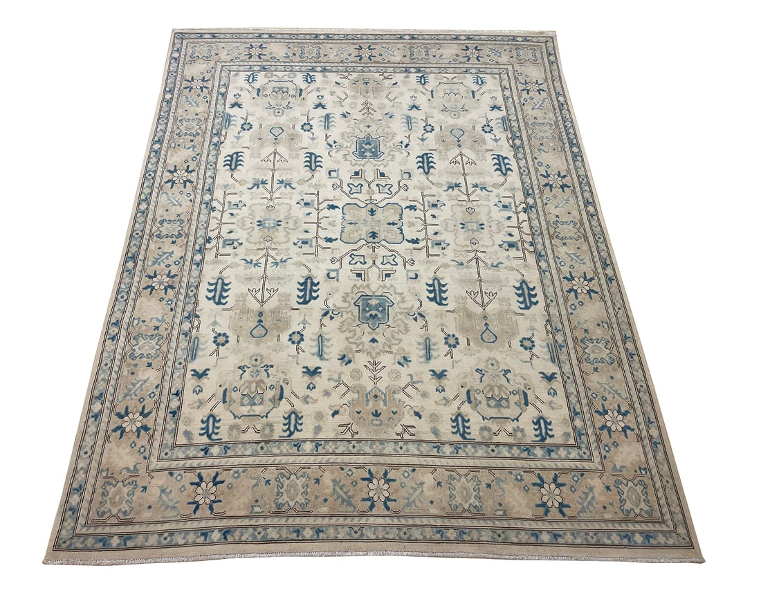 Persian Peshawer D162 8' x 10' hand knotted: No Reserve Peshawer D162 This 8' x 10' rug features a refined design with a soft and elegant color palette. Hand-knotted and made with natural dyes, the light beige background is beautifully complemen