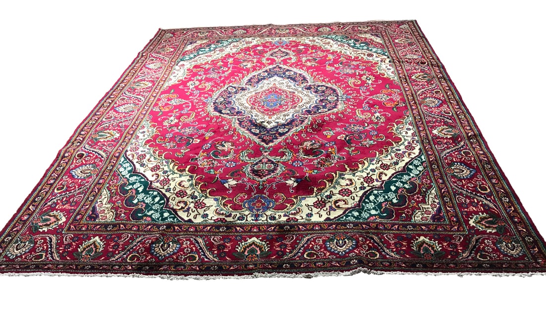 Persian Tabriz 3003 9 x 13 vintage hand-knotted wool rug: No Reserve Persian vintage Tabriz 3003, 9'x 13' wool hand knotted perfect condition (see photos).This elegant Tabriz rug captures the essence of classic Persian refinement with its rich color palette 