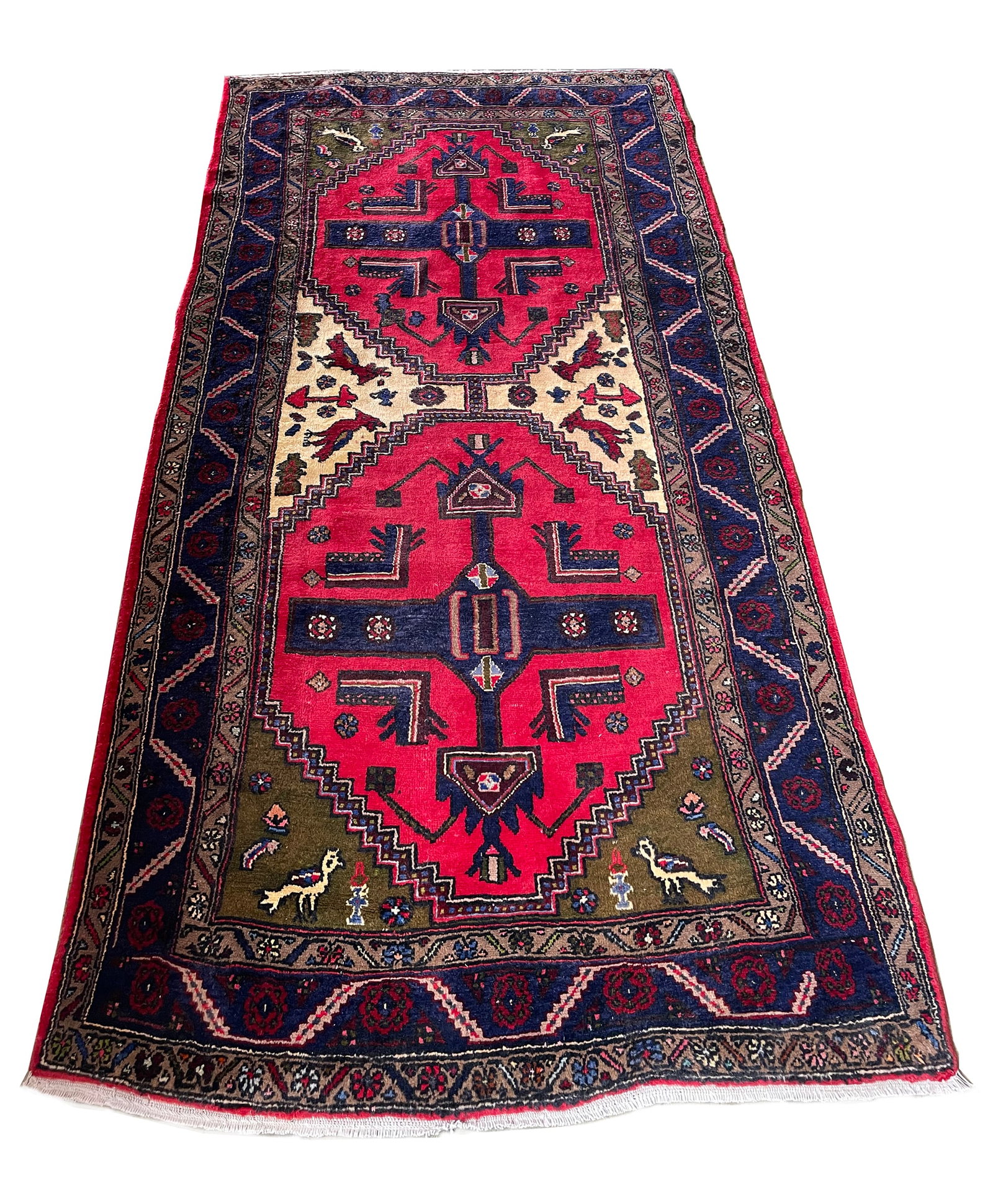 Persian Serapi 305a vintage 4'2" x 8'3" hand-knotted in Iran: No Reserve Persian Serapi 305a, hand-knotted in Iran in the 1960s, 4'2"x 8'3" and in very good condition (see photos). Ahon auction offer in house shipping domestic and worldwide fully insured via UPS