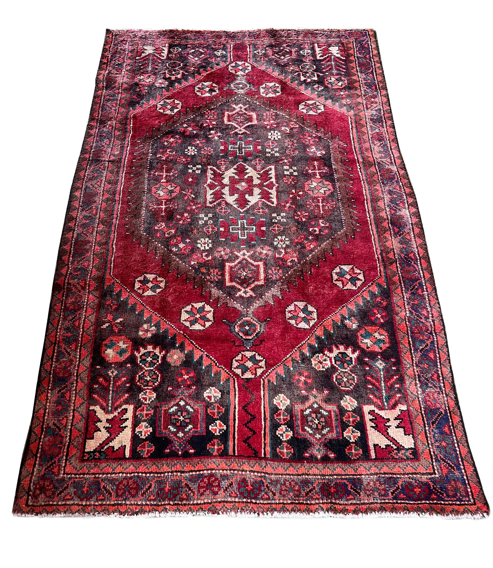 Persian Saruq 796 Vintage Wool Rug 4'2" x 7' hand-knotted in Iran: No Reserve Persian hand-knotted Saruq 796, 4'2" x 7' rug vintage, hand-knotted in Iran in the 1960s and in very good condition (see photos). Ahon auction offer in house shipping domestic and worldwide