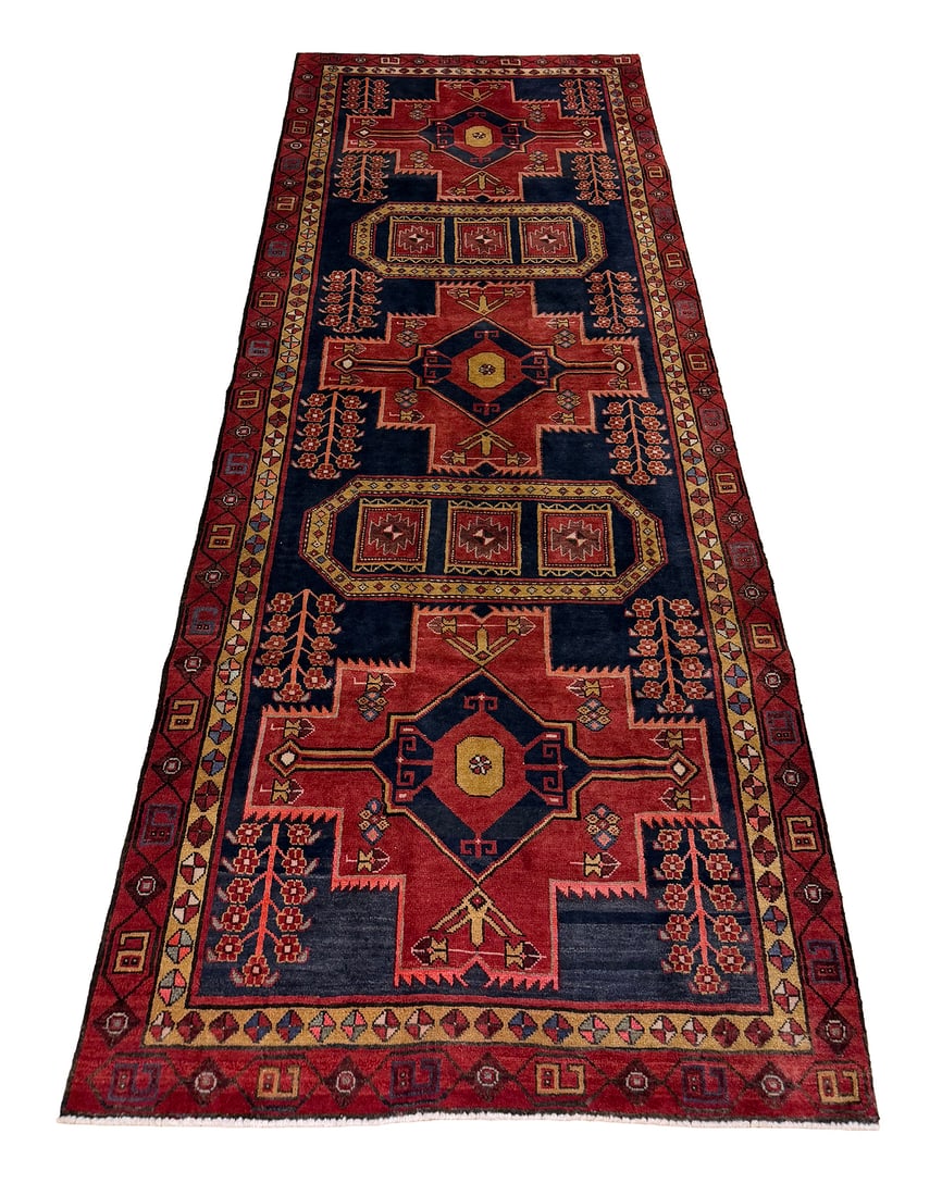 Persian sherivan s976 4'2"x10'10" hand- knotted in Iran: No Reserve Persian Sherivan s976 antique 4'2"x10'10" wool rug, hand-knotted in Iran in the 1960s and in very good condition (see photos). Ahon auction offer in house shipping domestic and worldwide fu