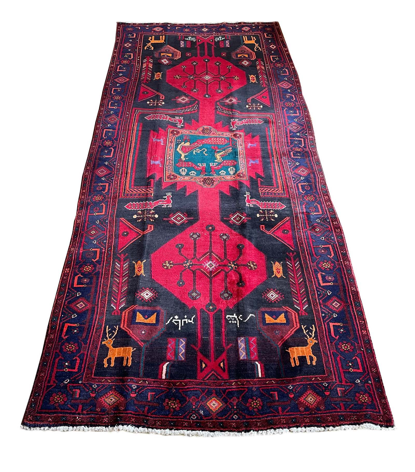 Persian Serapi 954 4'9"x10' Vintage Runner hand knotted in Iran: No Reserve Persian Serapi 954 4'9"x10 hand-Knotted in Iran in the 1960s and in very good condition (see photos). Ahon auction offer in house shipping domestic and worldwide fully insured via UPS with 