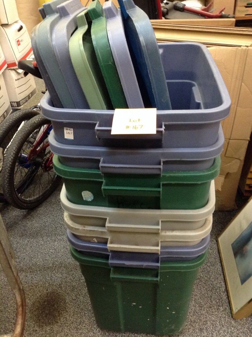TOTES: 7 RUBBERMAID TOTES WITH LIDS