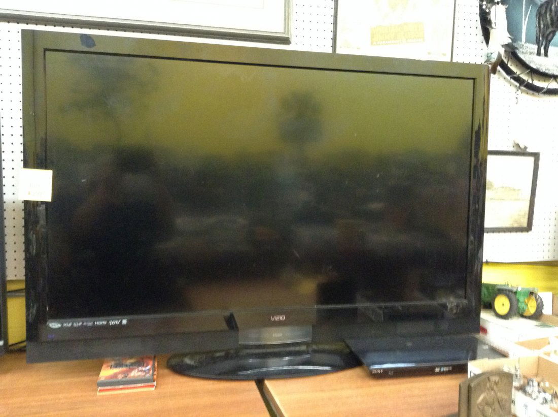 TV: VIZIO FLAT SCREEN TV WITH SONY 3D BLUE RAY DVD PLAYER-WORKS-NO REMOTES