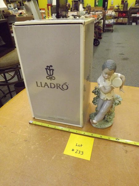 LLADRO #05157: LLADRO #05157 BOY WITH DRUM WITH ORIGINAL BOX