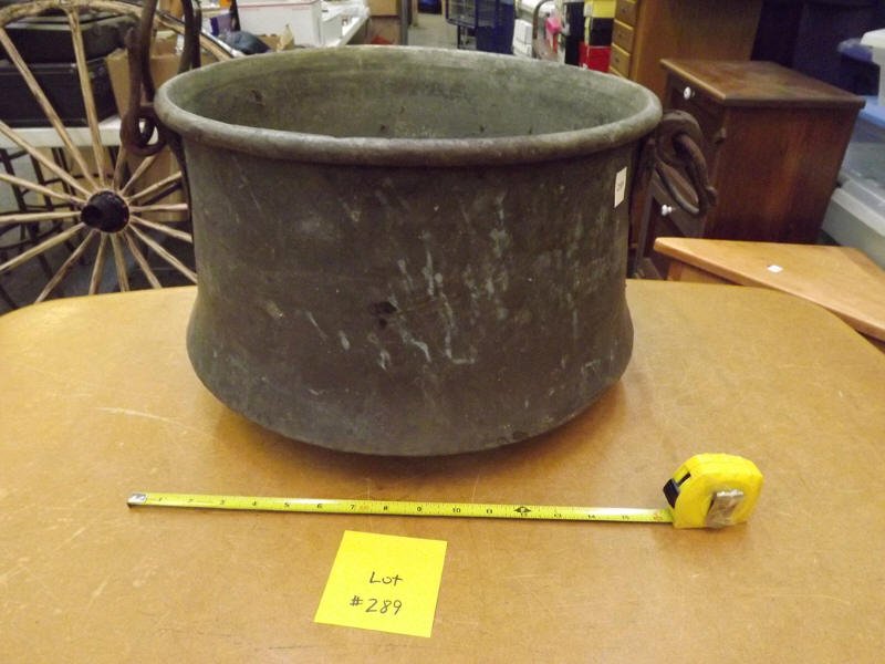 COPPER POT: COPPER POT WITH HAMMERED HANDLES