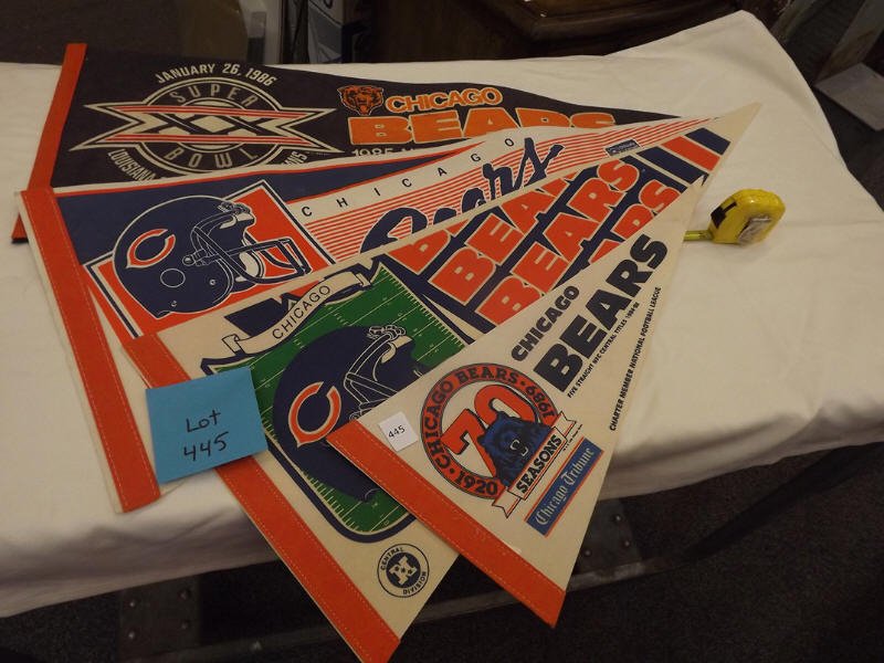 4 CHICAGO BEARS PENNANTS: 4 CHICAGO BEARS PENNANTS