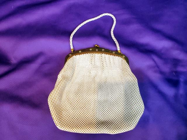 Whiting and Davis Enamel Mesh Purse (1 of 8)
