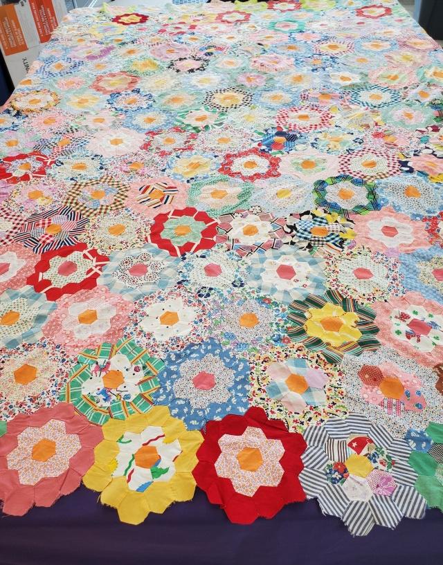 Vintage Quilt Top - Grandmothers Flower Garden (1 of 13)