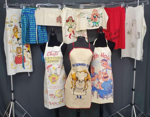 10 Vintage Novelty Aprons - Mens and Womens (1 of 19)