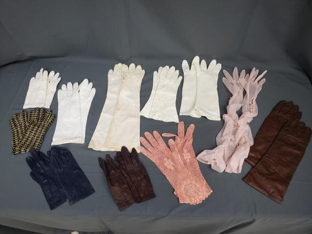 11 Pairs of Vintage Ladies Gloves (1 of 20)