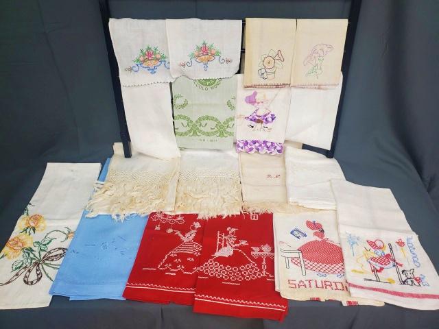 Group of 18 Vintage Towels - Embroidery and more: Group of 18 vintage cotton and linen towels in fingertip, dish, and hand towel sizes. Included are several with hand embroidery, monogram R, applique, lace inserts, and damask. In overall good conditi