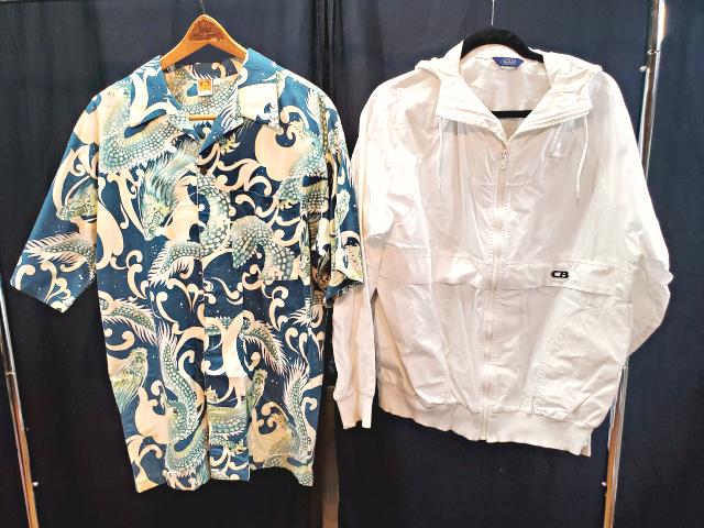 Vintage Mens Hawaiian Shirt and White Jacket: Vintage Mens Hawaiian Shirt by Hand Ten size XL in very good condition, And White wind breaker style Jacket with hood, no size, but appears L. In good condition, a few spots on the back bottom edge. I
