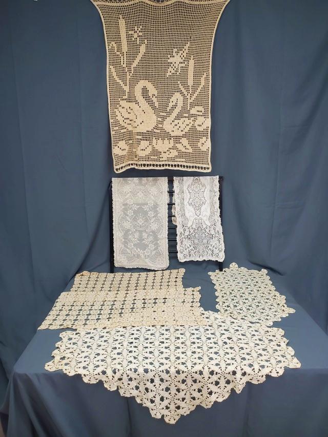 Group of Vintage Lace Runners - Filet Swans (1 of 13)