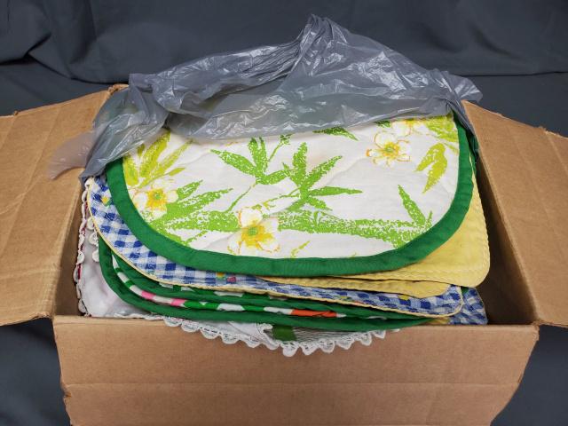 Boxlot of Vintage Textiles 6 lbs (1 of 6)