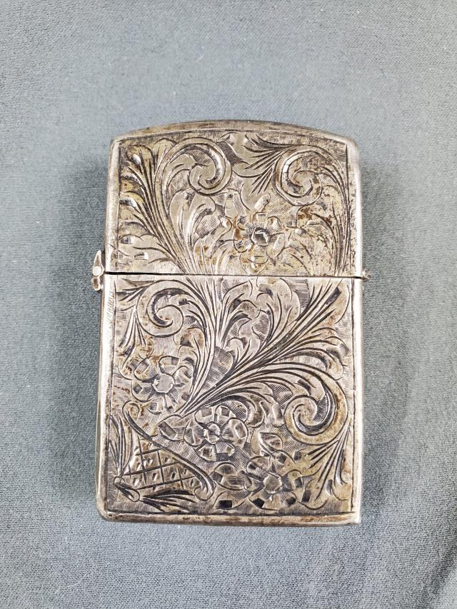 Vintage 800 Silver Lighter (1 of 10)