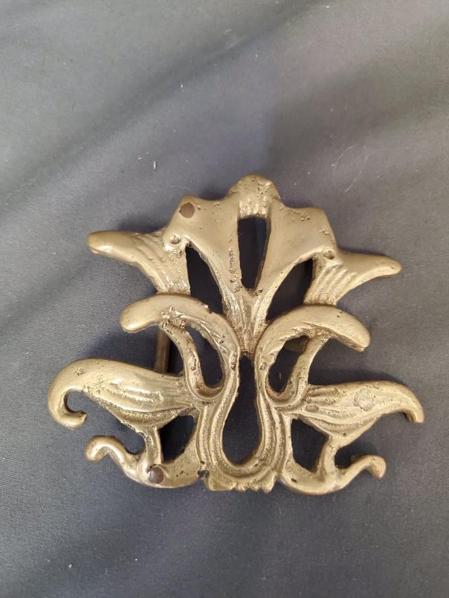 Large Vintage Art Nouveau Brass Buckle: Large Vintage Art Nouveau Brass Buckle. About 3.5x4 inches. Inn good condition, some wear. We do our best to describe all items in detail and provide pictures. If you have any doubt, please ask questi