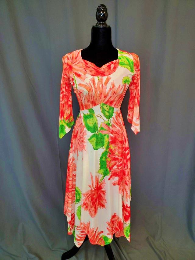 Pretty Vintage Floral Dress: Pretty Vintage Floral Dress with 3/4 sleeves that end in a point, bottom hem is also at a point, neckline has a sweet rouching in the center, empire waist with a flared skirt, back zipper. No tags. Ap