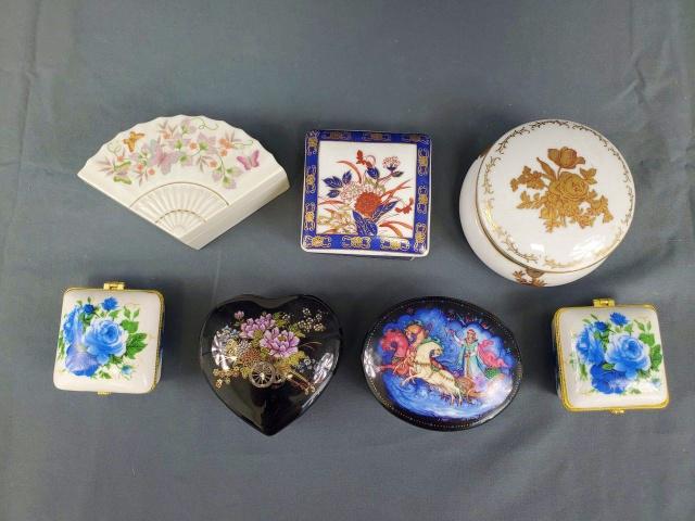 7 Vintage Porcelain Vanity Boxes (1 of 20)