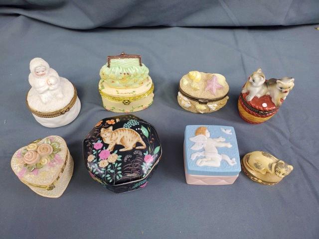 8 Vintage Vanity Boxes - Porcelain and More (1 of 20)