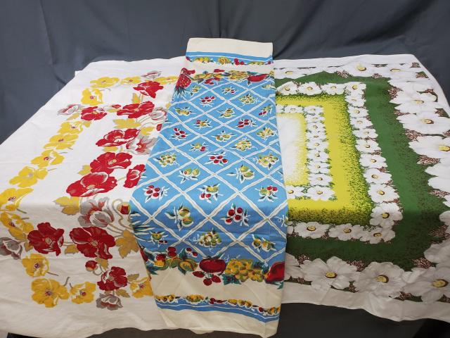 Group of 3 Vintage Printed Tablecloths (1 of 13)