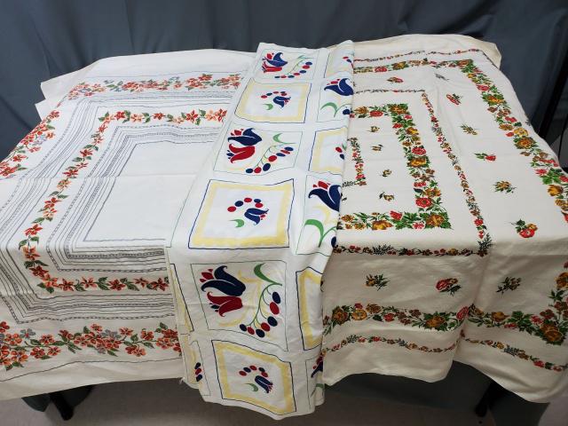 Group of 3 Vintage Printed Tablecloths (1 of 11)