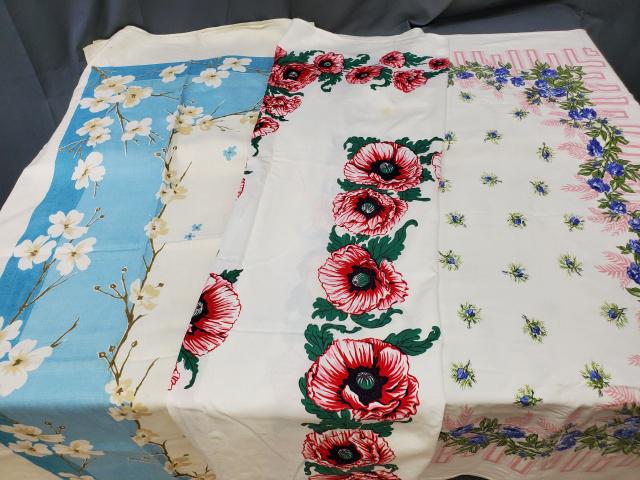Group of 3 Vintage Printed Tablecloths (1 of 15)