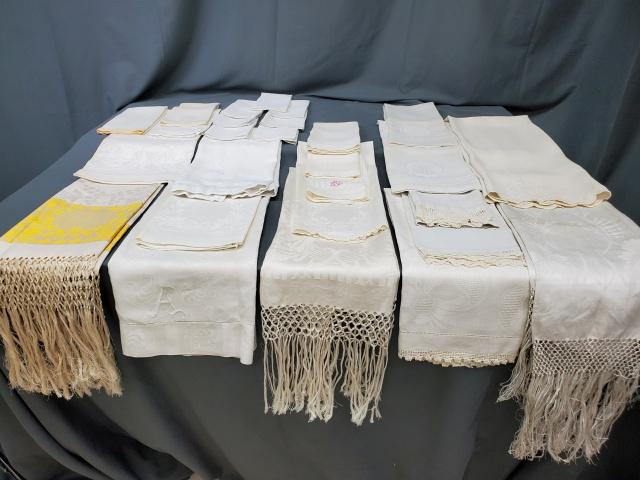 Vintage Group of 27 Damask Linen Towels (1 of 15)
