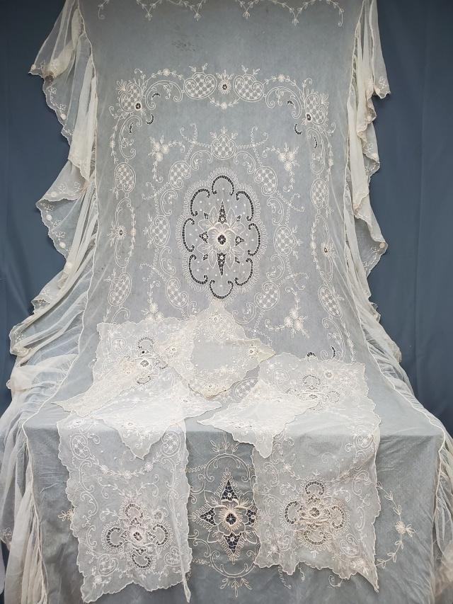 Antique Lace Bedspread, Dresser Sets (1 of 17)