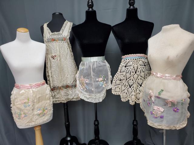 5 Fancy Vintage Aprons with Lace (1 of 9)