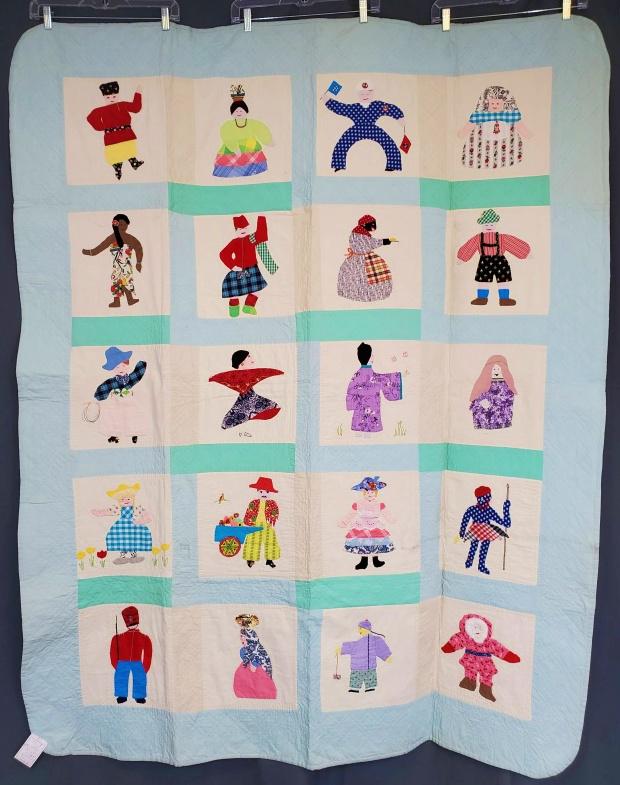 Vintage Dolls of the World Childs Quilt (1 of 12)