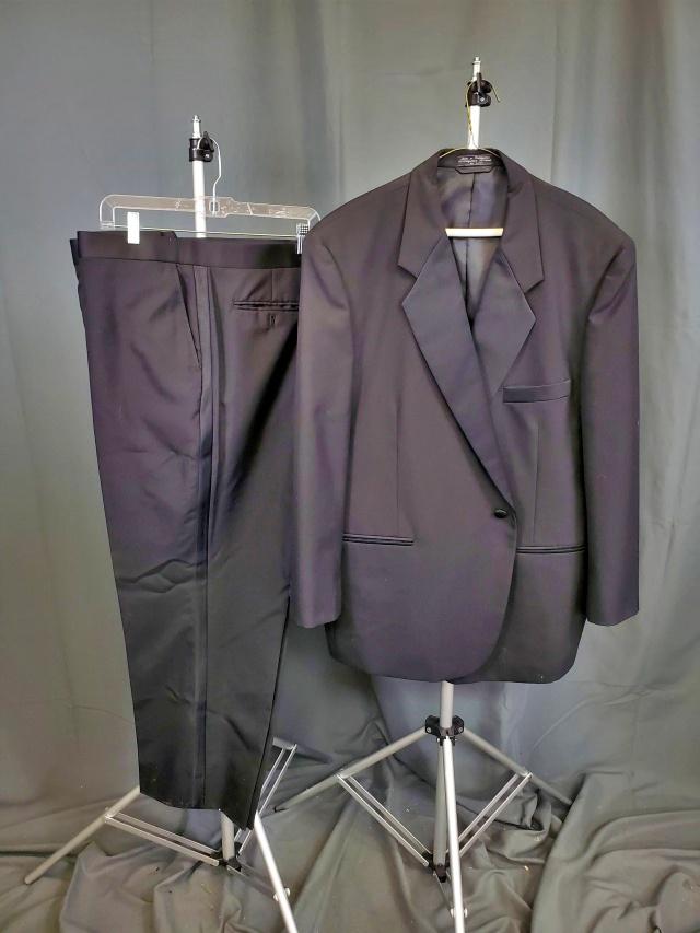 Men's Tuxedo by Jeffrey Banks (1 of 8)