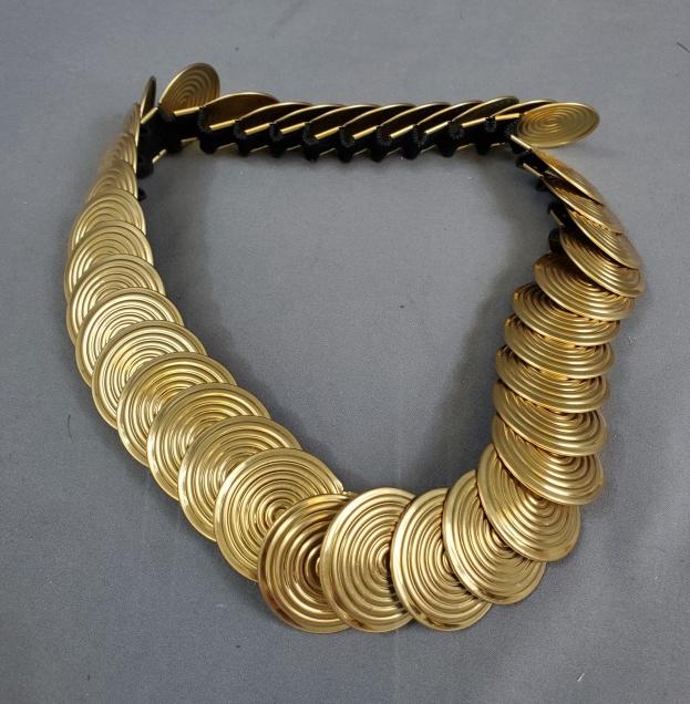 Vintage 1980s Stretchy Medallion Belt: Vintage 1980s stretch gold medallion belt. Measures 25 inches long but will stretch to 37". In very good condition We do our best to describe all items in detail and provide pictures. If you have any 