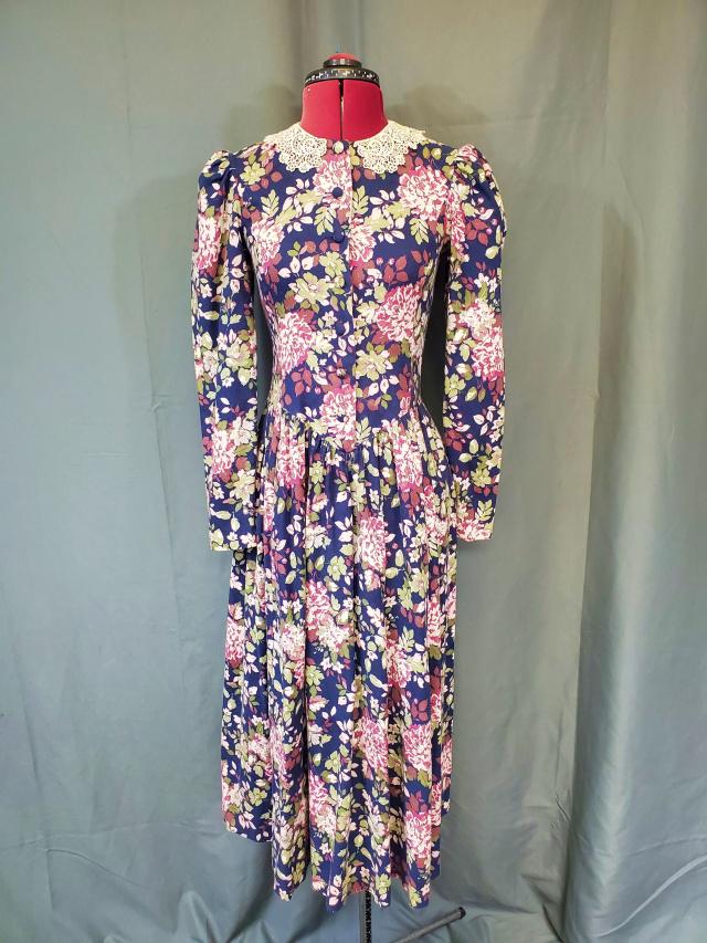 Vintage Laura Ashley Floral Dress Sz 6 (1 of 7)
