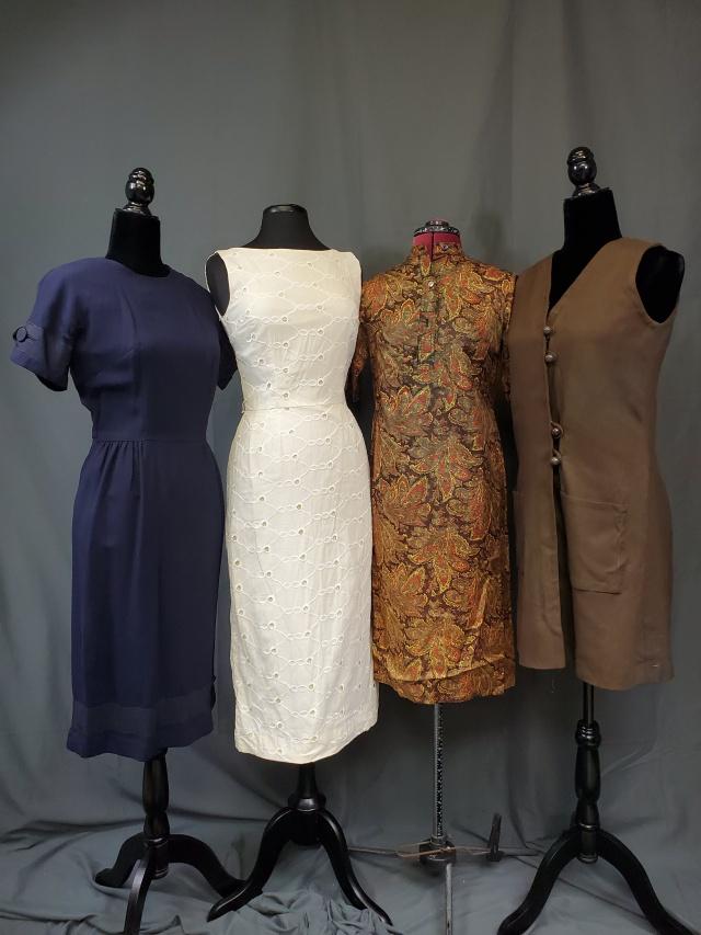4 Vintage Ladies Dresses (1 of 18)